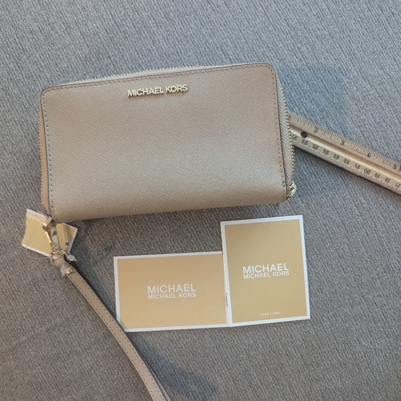 Michael kors jet set travel Mo Za Phone HLDR Leather bisque - Picture 2 of 6